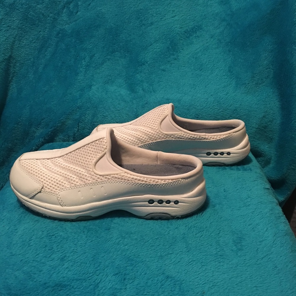 Easy spirit slip on shoes